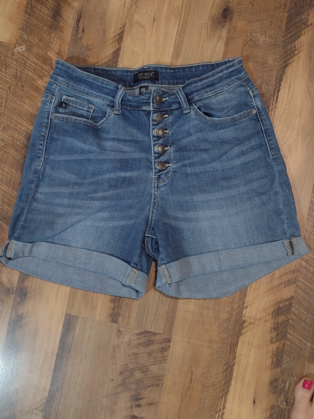Judy Blue Medium Wash Button-Front Cuffed Denim Shorts Size XL